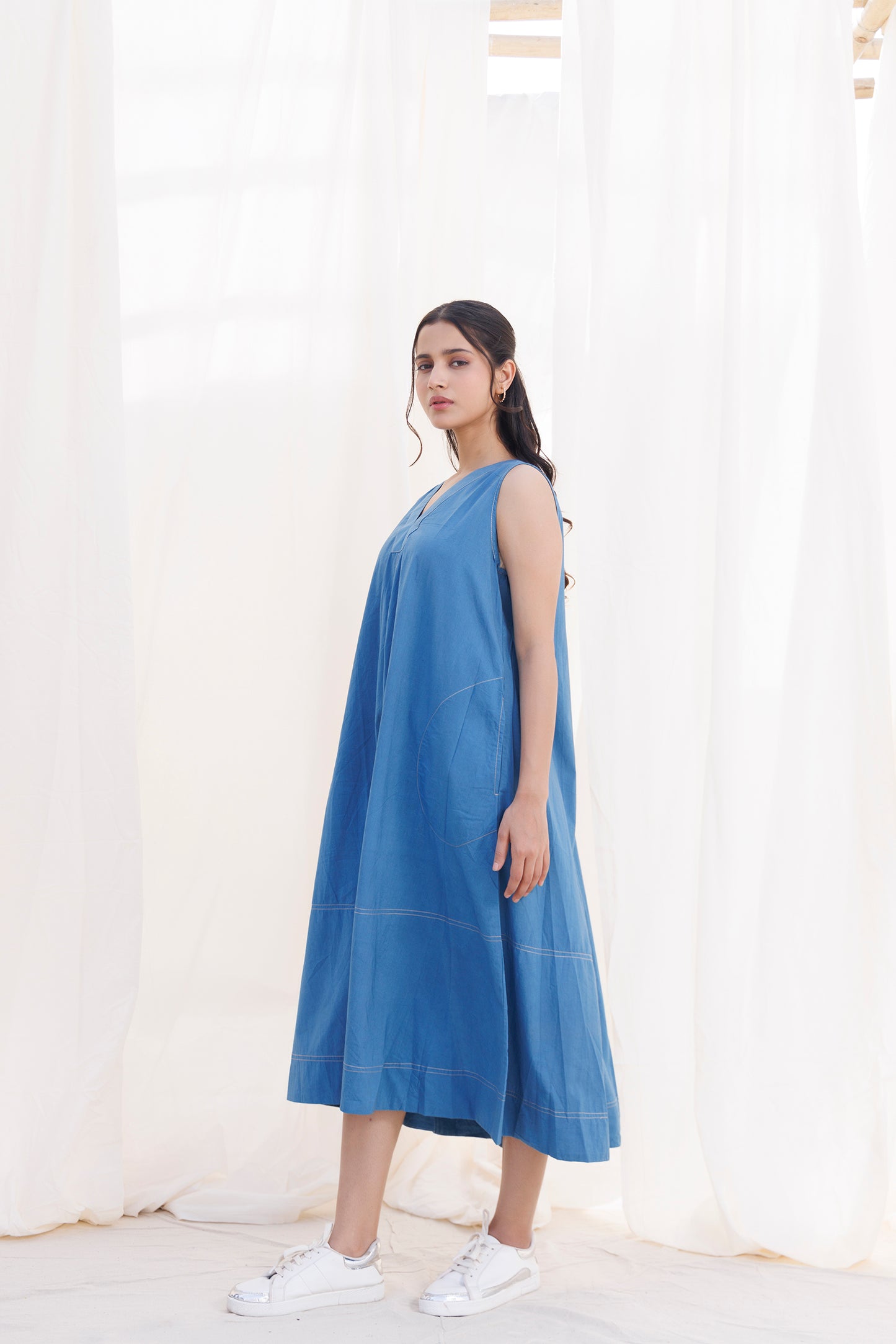 V NECK POCKET DRESS
