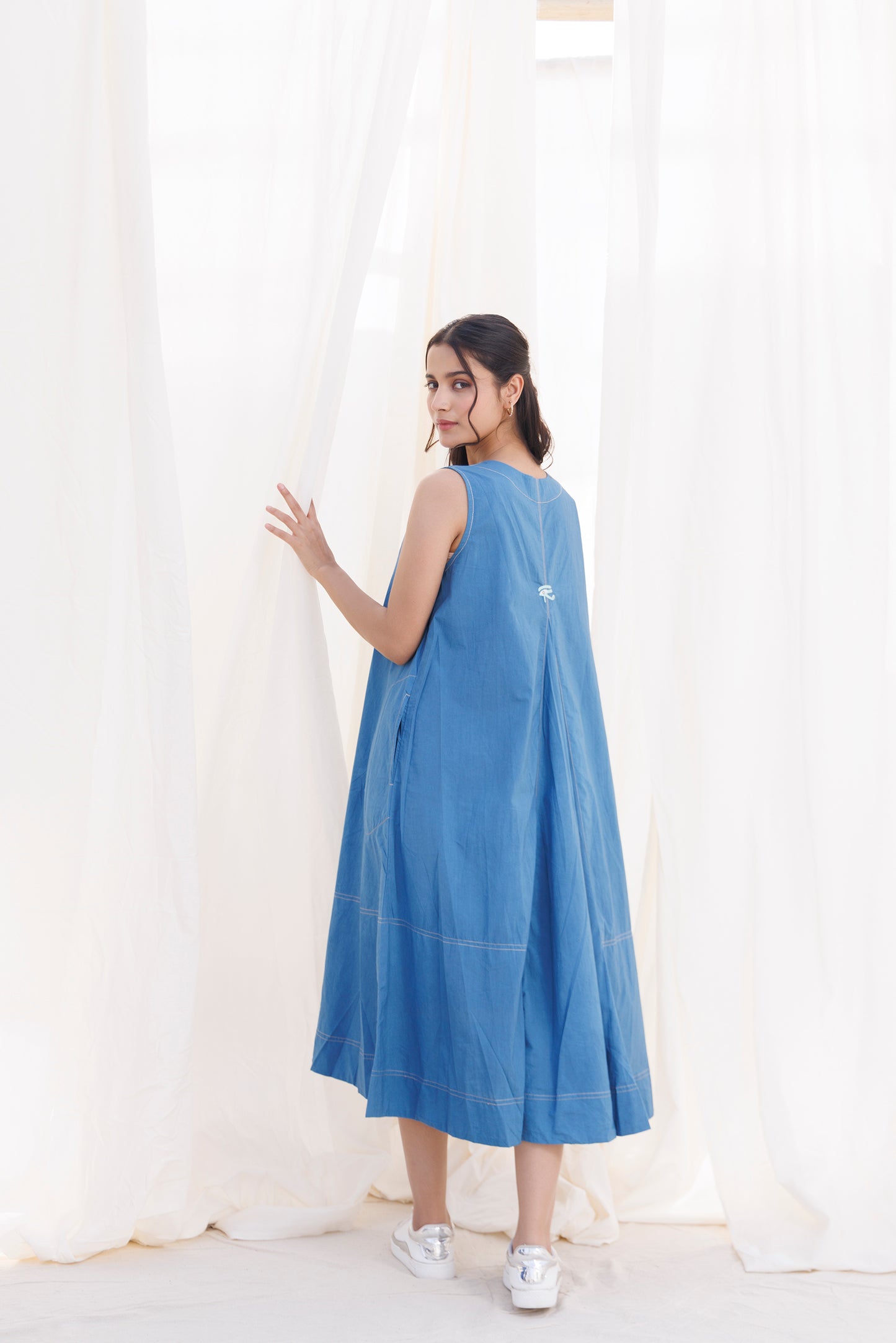 V NECK POCKET DRESS