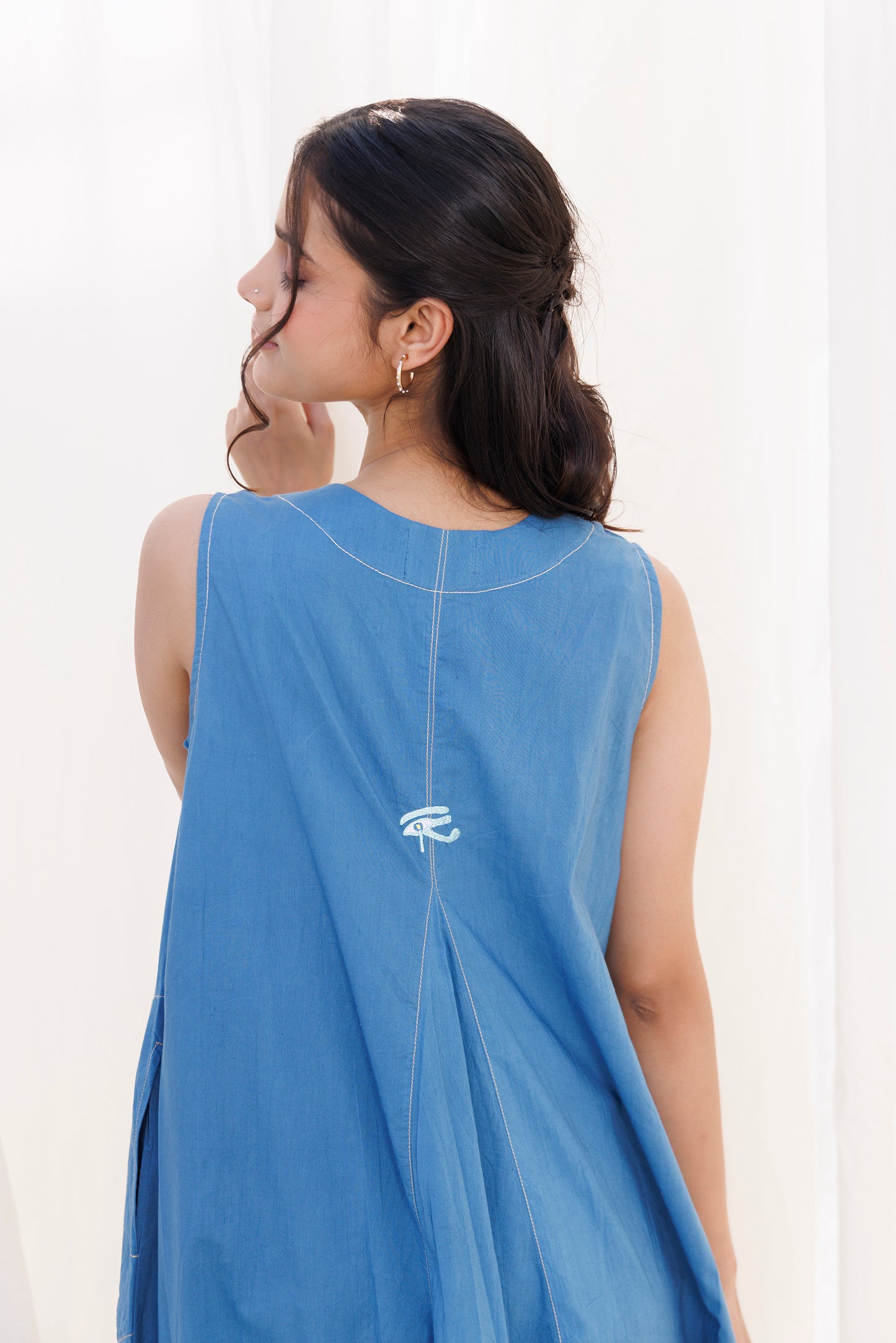 V NECK POCKET DRESS