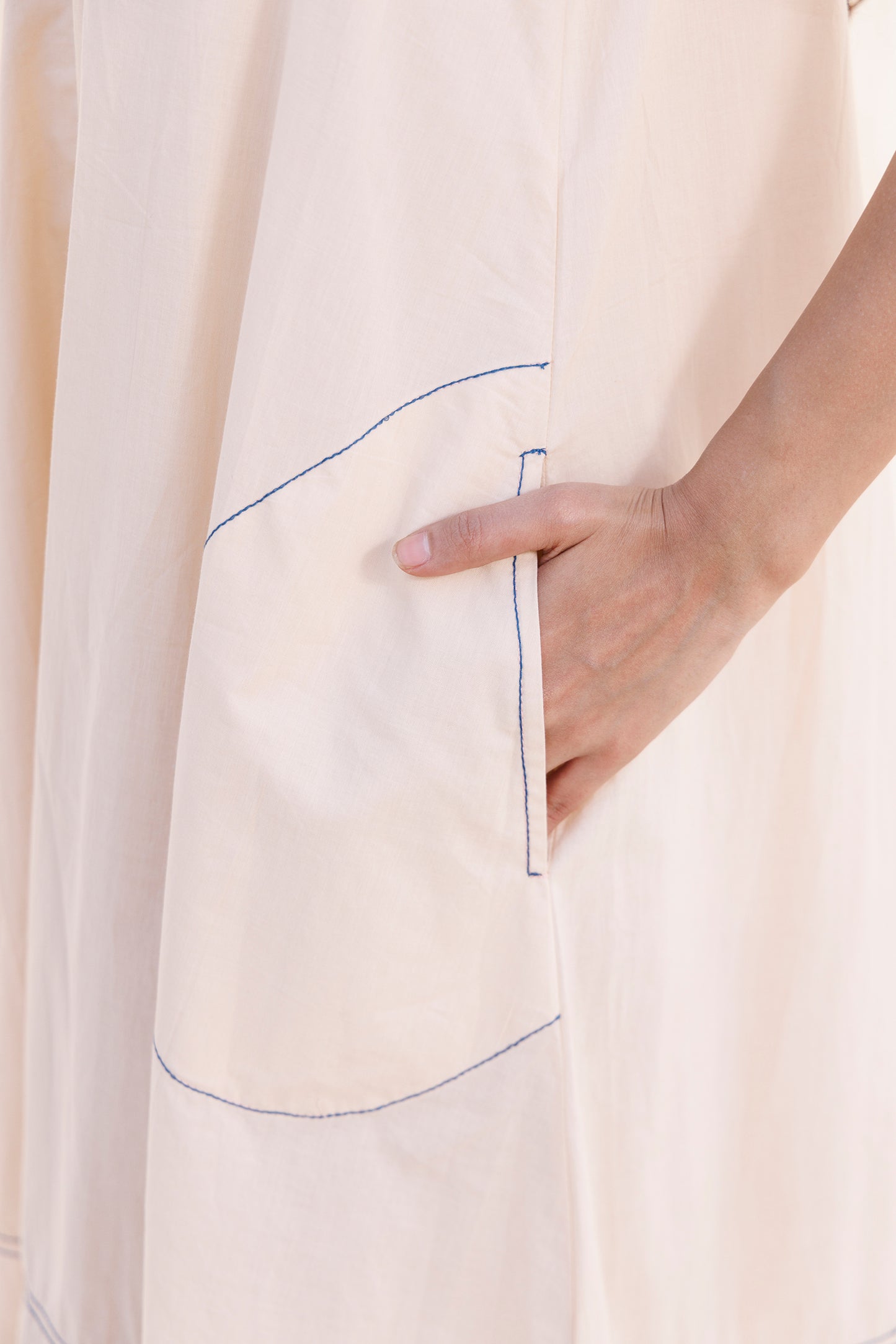 V NECK POCKET DRESS