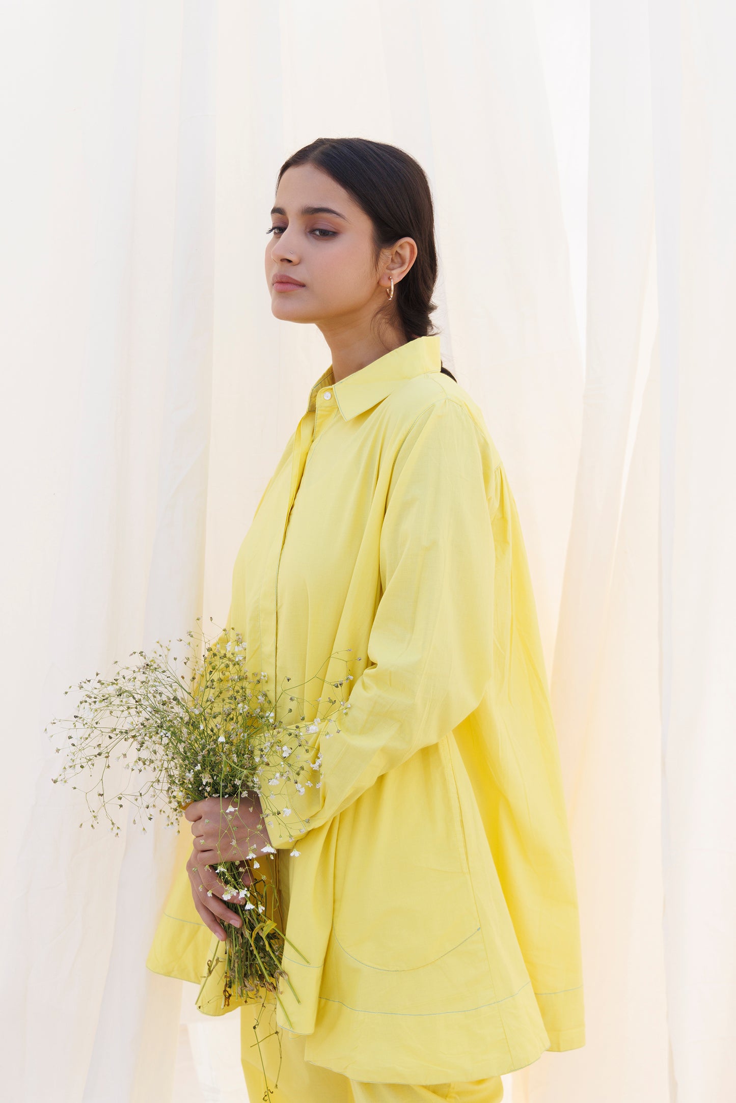 COLLARED FLARE TOP