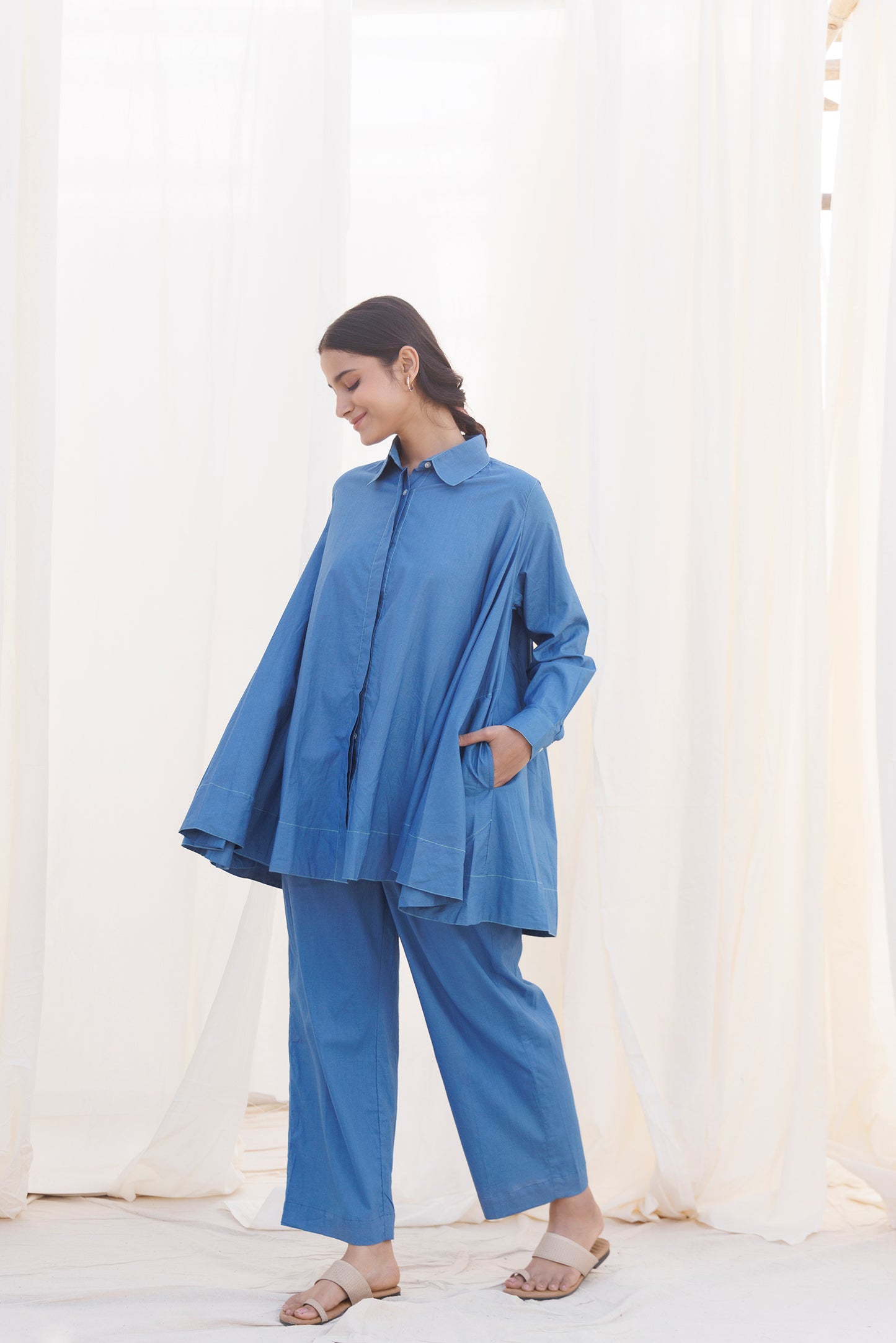 COLLARED FLARE TOP