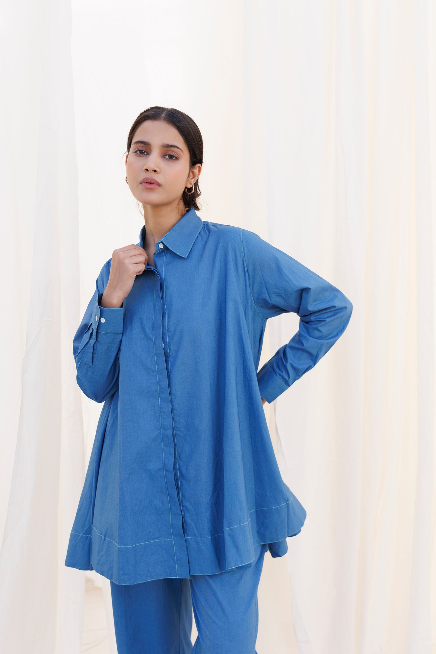 COLLARED FLARE TOP