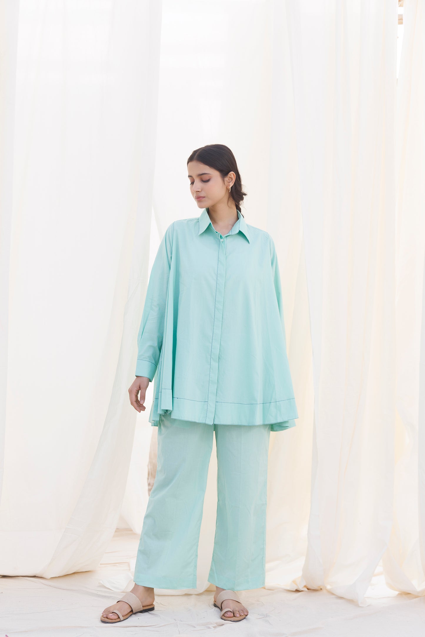 COLLARED FLARE TOP