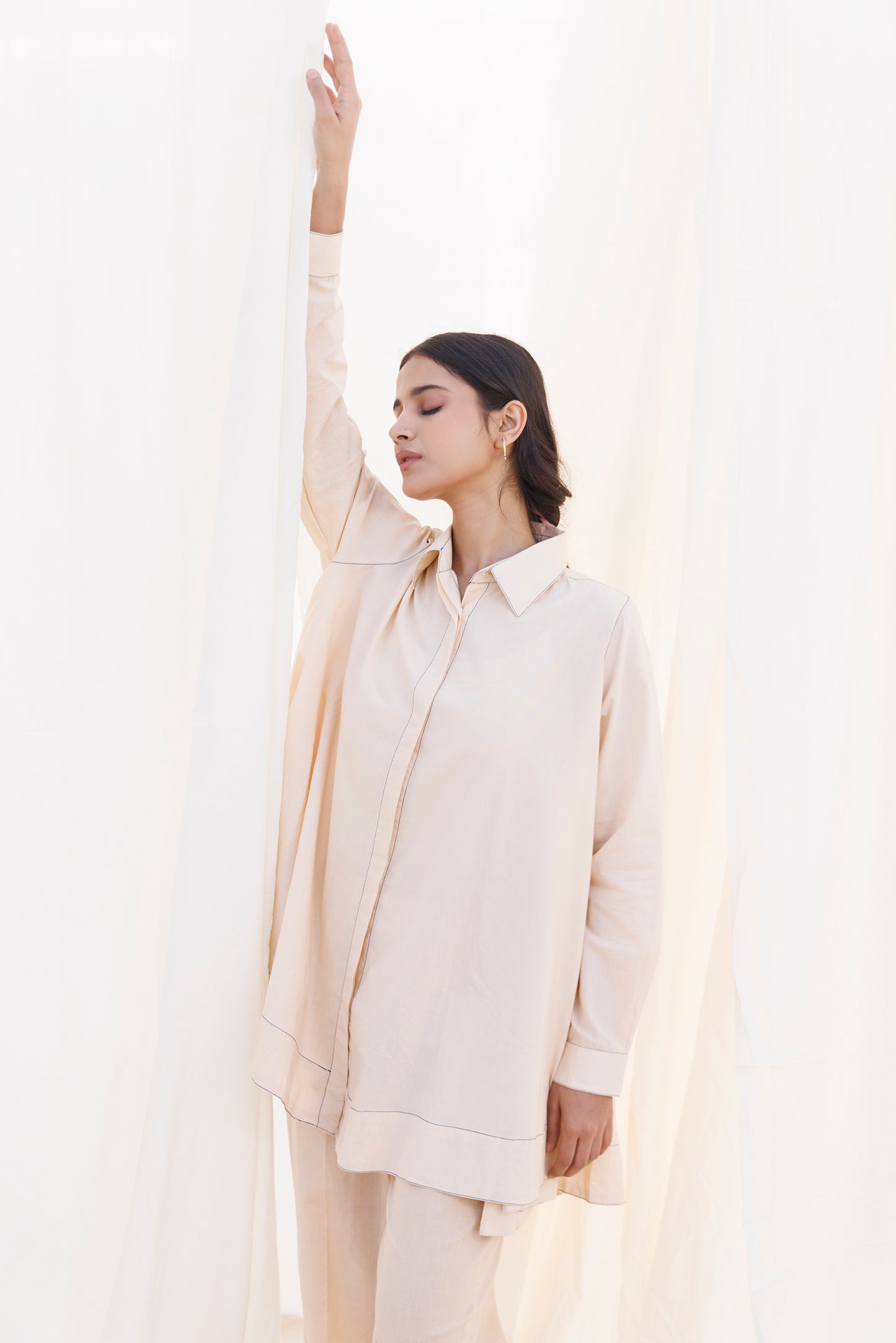 COLLARED FLARE TOP