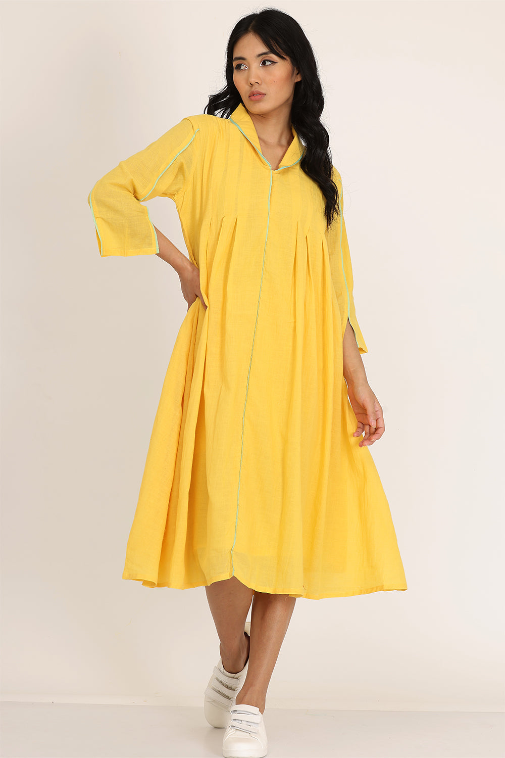 BOX SPLIT COLLAR DRESS