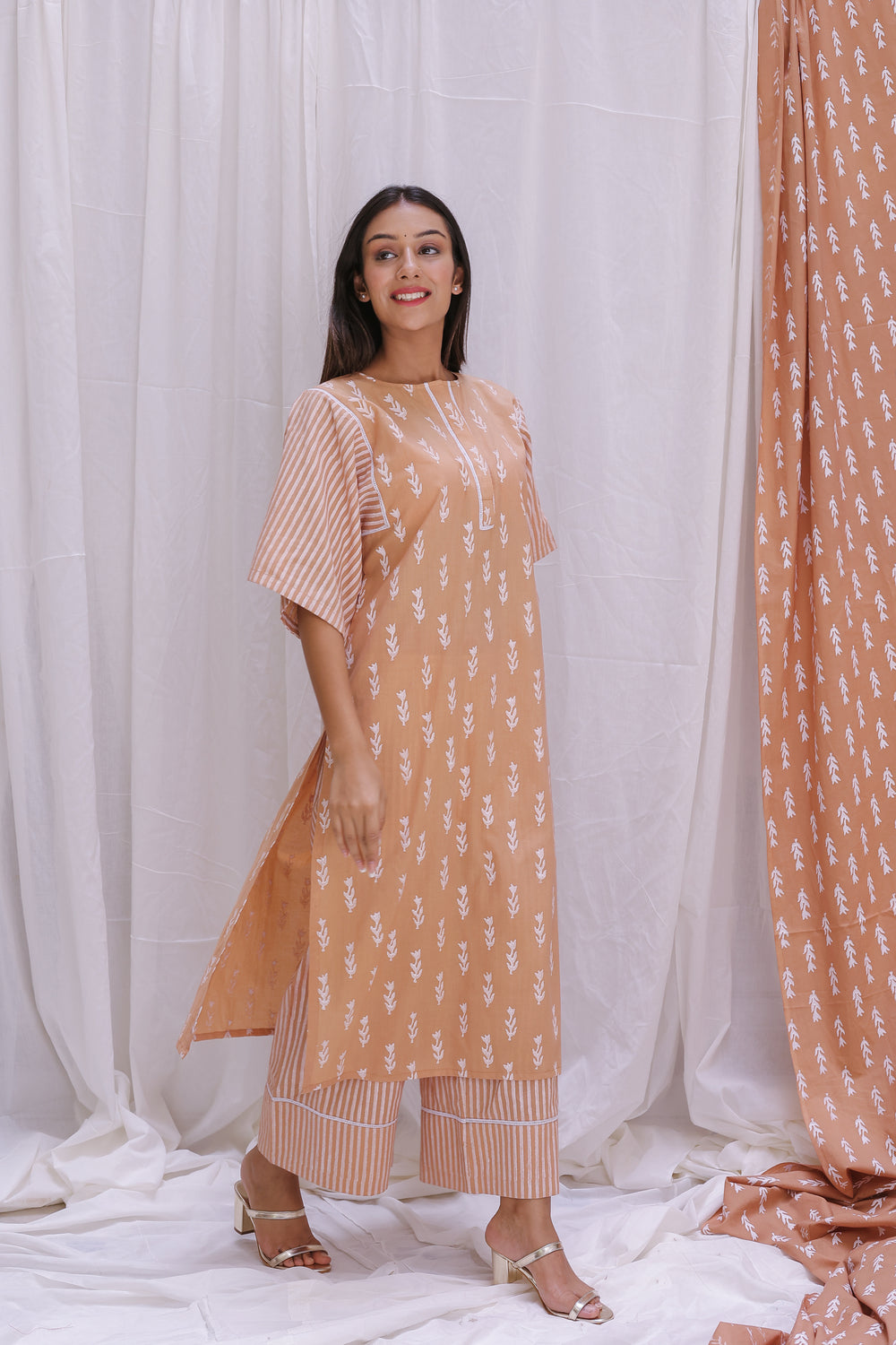 BROAD SRTIP SLEEVES KURTA SET OF-2