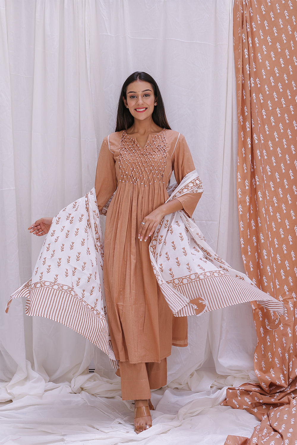 BEIGE HAND BLOCK PRINTED DUPTTA)