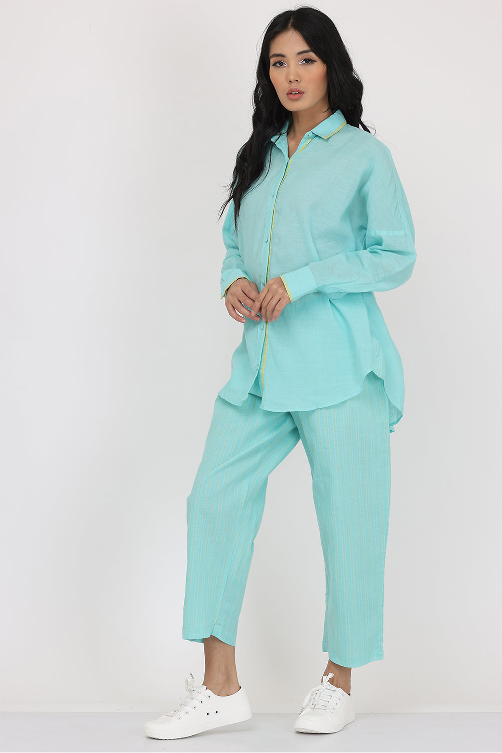 PLAIN BLUE BOXY SHIRT