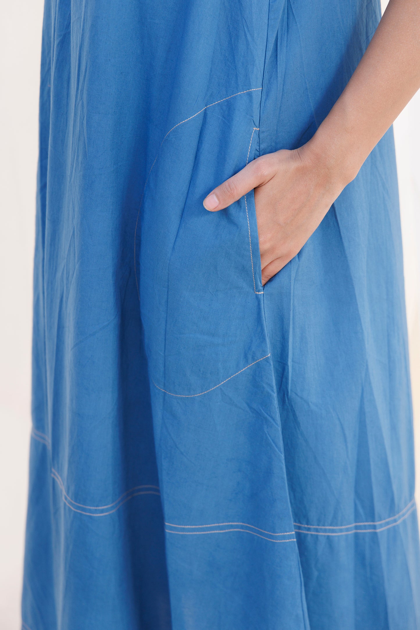 V NECK POCKET DRESS