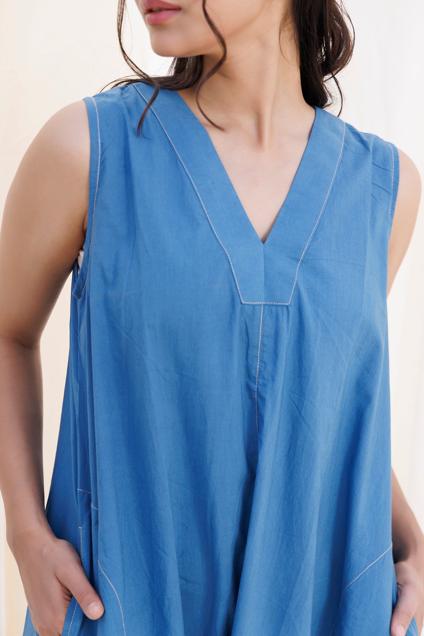 V NECK POCKET DRESS