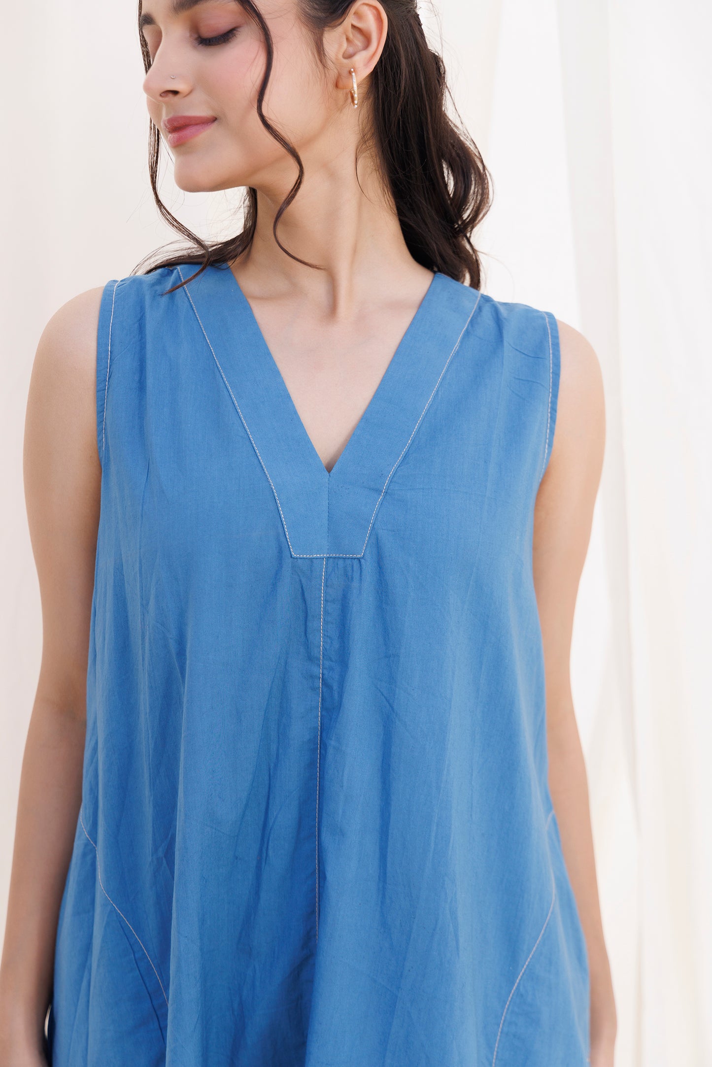 V NECK POCKET DRESS