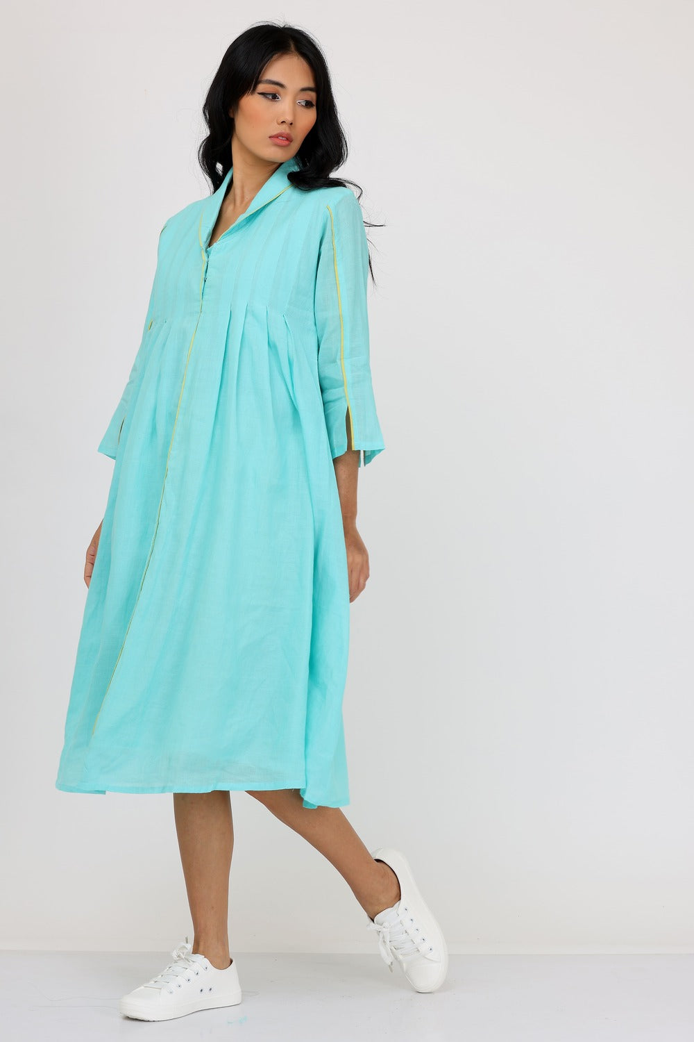 BOX SPLIT COLLAR DRESS